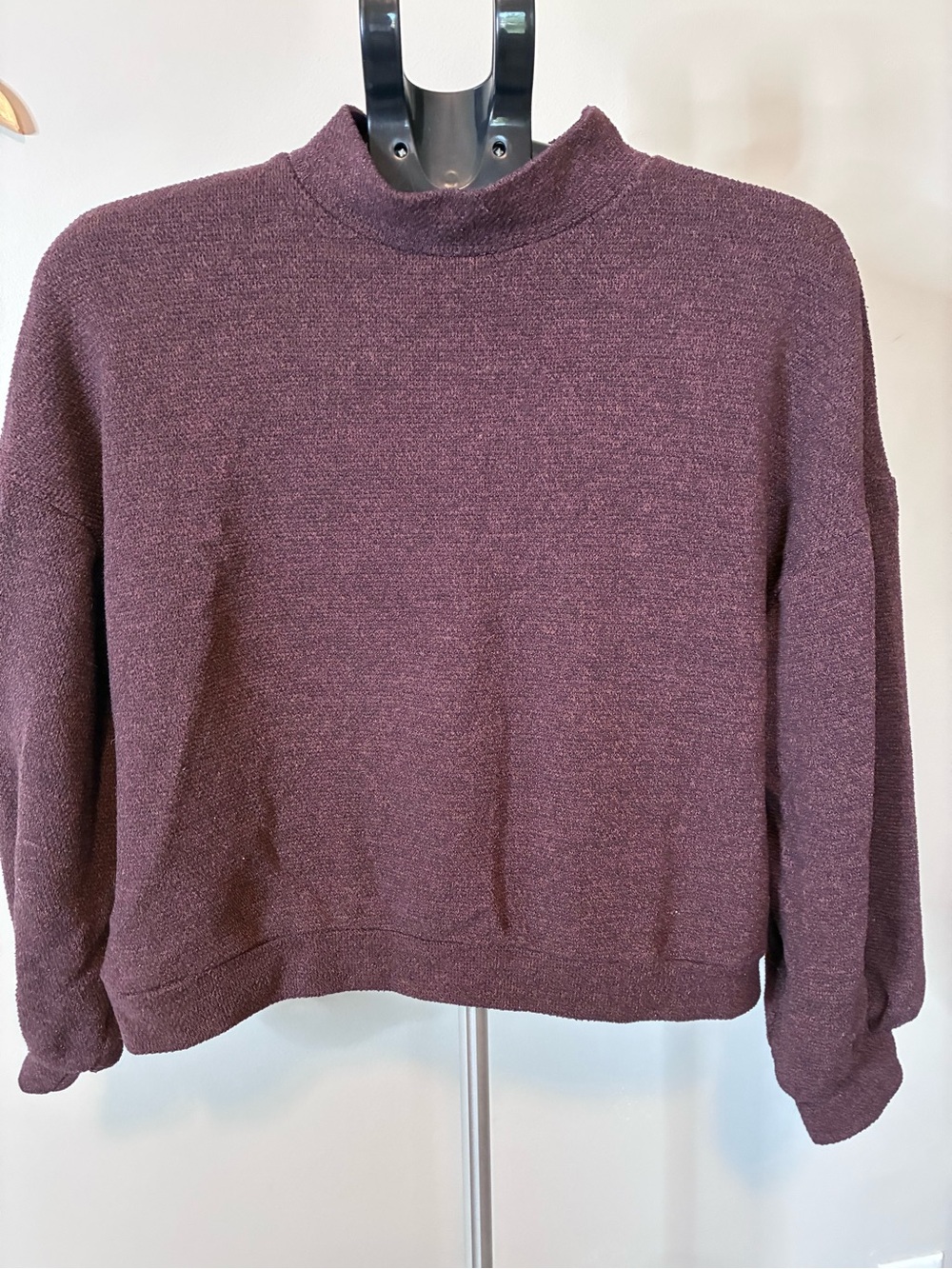 Lush Burgundy Mock Neck Bouclé Knit Sweater Size S Balloon Sleeve Cozy - Picture 7 of 7
